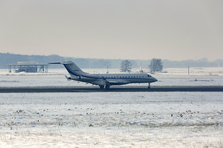 Winterdienst auf dem Flughafen Köln/Bonn