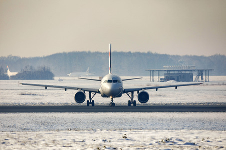 Winterdienst auf dem Flughafen Köln/Bonn
