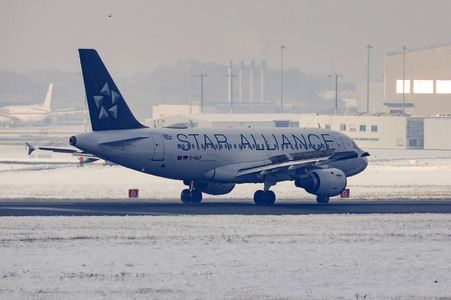 Winterdienst auf dem Flughafen Köln/Bonn