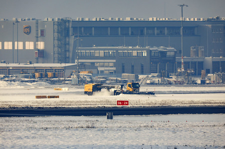 Winterdienst auf dem Flughafen Köln/Bonn