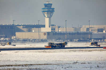 Winterdienst auf dem Flughafen Köln/Bonn