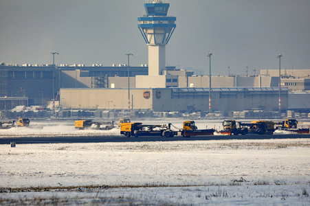 Winterdienst auf dem Flughafen Köln/Bonn
