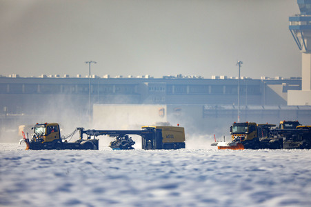 Winterdienst auf dem Flughafen Köln/Bonn