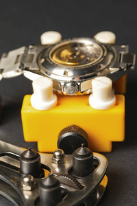 Symbolfoto Uhren-Reparatur