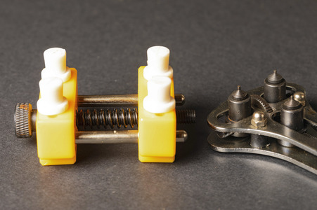Symbolfoto Uhren-Reparatur