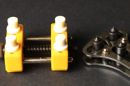 Symbolfoto Uhren-Reparatur