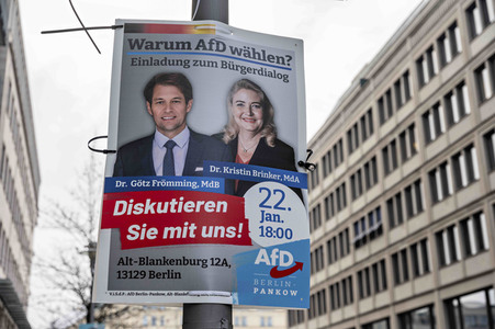 Wahlplakate zur teilweisen Wiederholungswahl in Berlin
