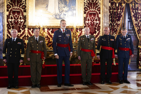 König Felipe von Spanien empfängt Offiziere in Madrid