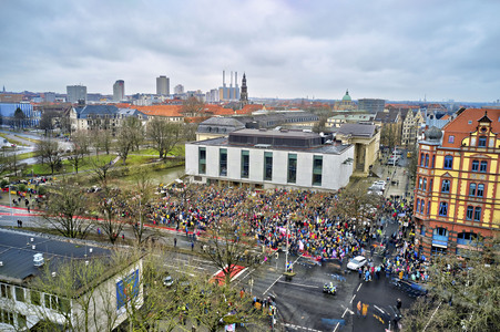 Bunt statt Braun-Demonstration in Hannover