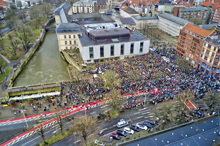 Bunt statt Braun-Demonstration in Hannover
