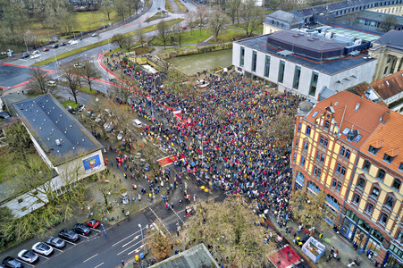 Bunt statt Braun-Demonstration in Hannover