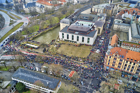 Bunt statt Braun-Demonstration in Hannover