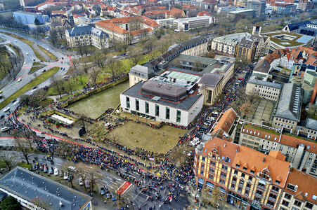 Bunt statt Braun-Demonstration in Hannover