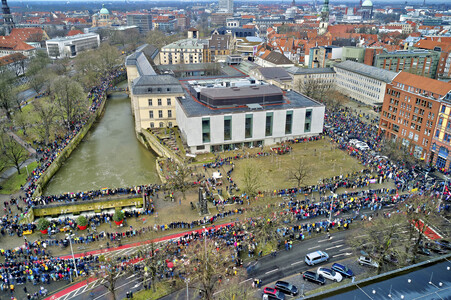 Bunt statt Braun-Demonstration in Hannover