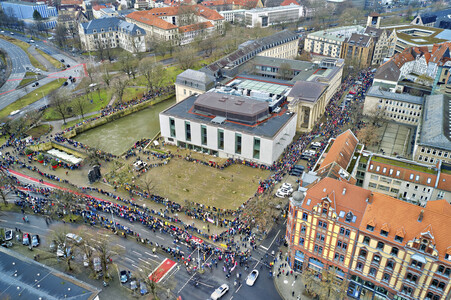 Bunt statt Braun-Demonstration in Hannover