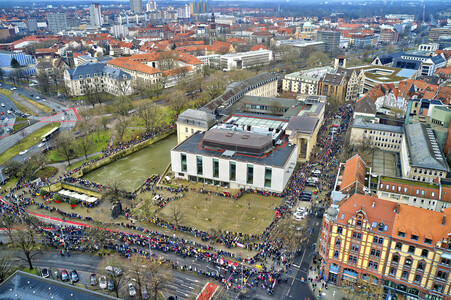 Bunt statt Braun-Demonstration in Hannover