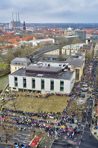 Bunt statt Braun-Demonstration in Hannover