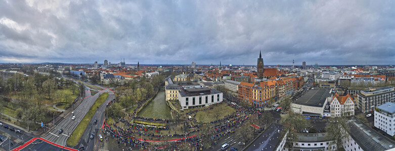 Bunt statt Braun-Demonstration in Hannover
