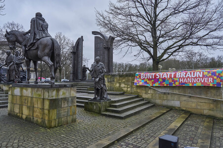 Bunt statt Braun-Demonstration in Hannover