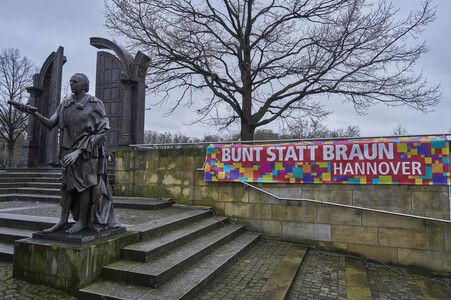Bunt statt Braun-Demonstration in Hannover