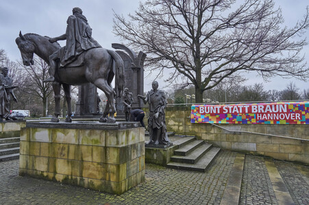 Bunt statt Braun-Demonstration in Hannover