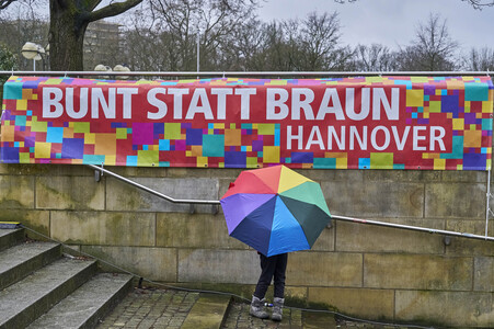 Bunt statt Braun-Demonstration in Hannover