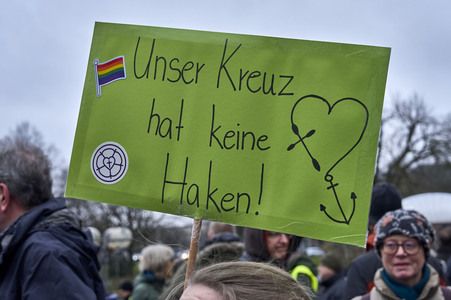 Bunt statt Braun-Demonstration in Hannover