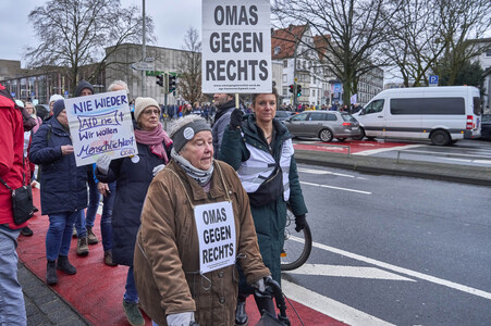 Bunt statt Braun-Demonstration in Hannover