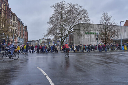 Bunt statt Braun-Demonstration in Hannover