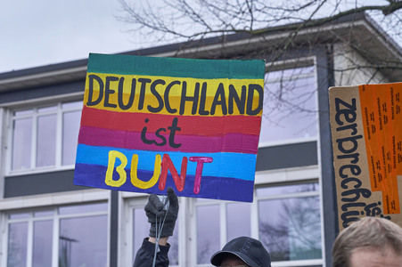 Bunt statt Braun-Demonstration in Hannover