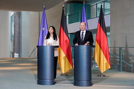 Pressestatement von Olaf Scholz und Reem Alabali-Radovan in Berlin