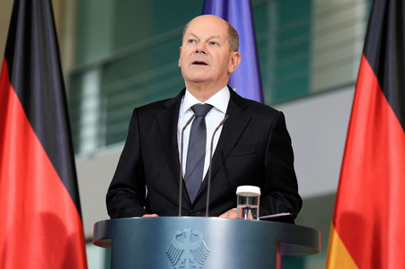 Pressestatement von Olaf Scholz und Reem Alabali-Radovan in Berlin