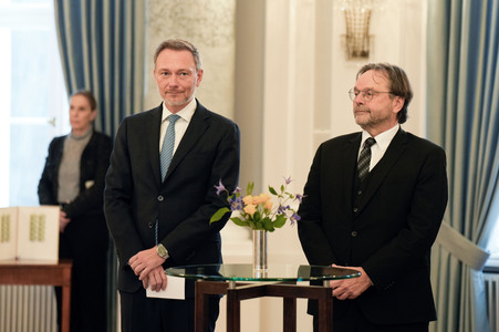 Übergabe der Wohlfahrtsbriefmarken in Berlin
