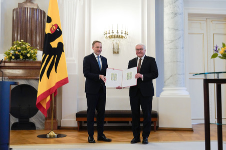 Übergabe der Wohlfahrtsbriefmarken in Berlin