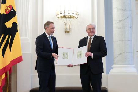 Übergabe der Wohlfahrtsbriefmarken in Berlin