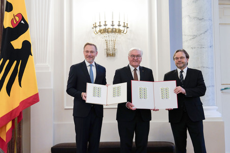 Übergabe der Wohlfahrtsbriefmarken in Berlin