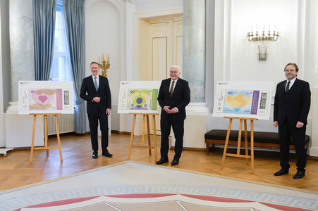 Übergabe der Wohlfahrtsbriefmarken in Berlin