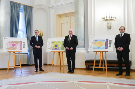 Übergabe der Wohlfahrtsbriefmarken in Berlin