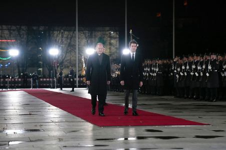 Empfang des französischen Premierministers im Kanzleramt in Berlin