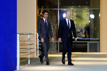 Empfang des französischen Premierministers im Kanzleramt in Berlin