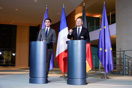 Empfang des französischen Premierministers im Kanzleramt in Berlin