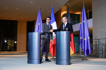 Empfang des französischen Premierministers im Kanzleramt in Berlin