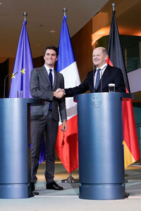 Empfang des französischen Premierministers im Kanzleramt in Berlin