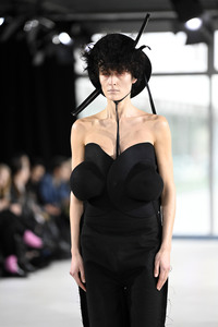Dzhus Fashion Show auf der Berlin Fashion Week A/W 2024