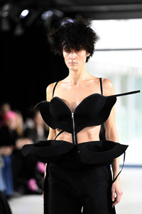 Dzhus Fashion Show auf der Berlin Fashion Week A/W 2024