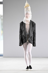 Dzhus Fashion Show auf der Berlin Fashion Week A/W 2024