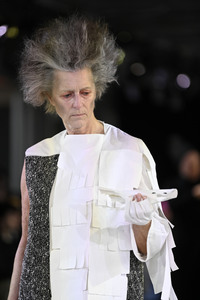 Dzhus Fashion Show auf der Berlin Fashion Week A/W 2024