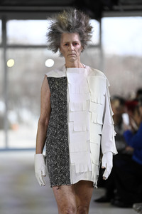 Dzhus Fashion Show auf der Berlin Fashion Week A/W 2024