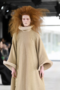 Dzhus Fashion Show auf der Berlin Fashion Week A/W 2024