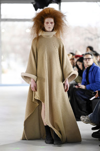 Dzhus Fashion Show auf der Berlin Fashion Week A/W 2024